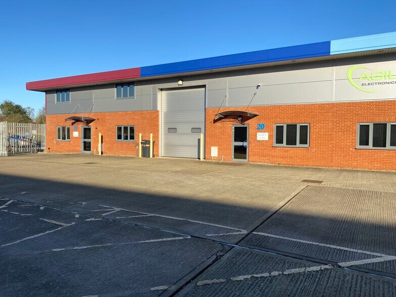 Chestnut Dr, Wymondham à louer - Photo du bâtiment - Image 2 de 2