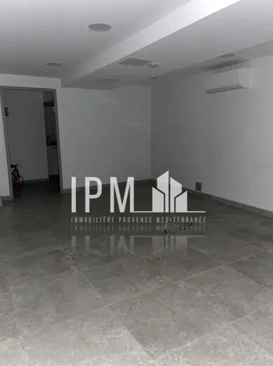 Office/Retail in Marseille for lease Interior Photo- Image 1 of 4