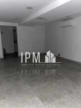 Office/Retail in Marseille for lease Interior Photo- Image 1 of 4