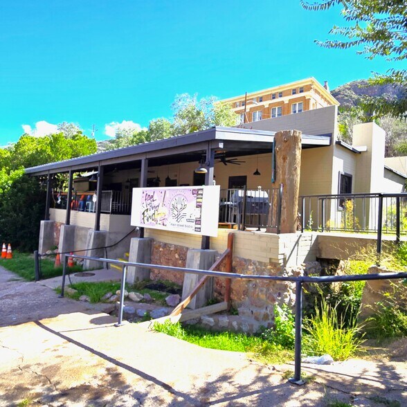 202 Tombstone Canyon, Bisbee, AZ à vendre - Photo du bâtiment - Image 1 de 34