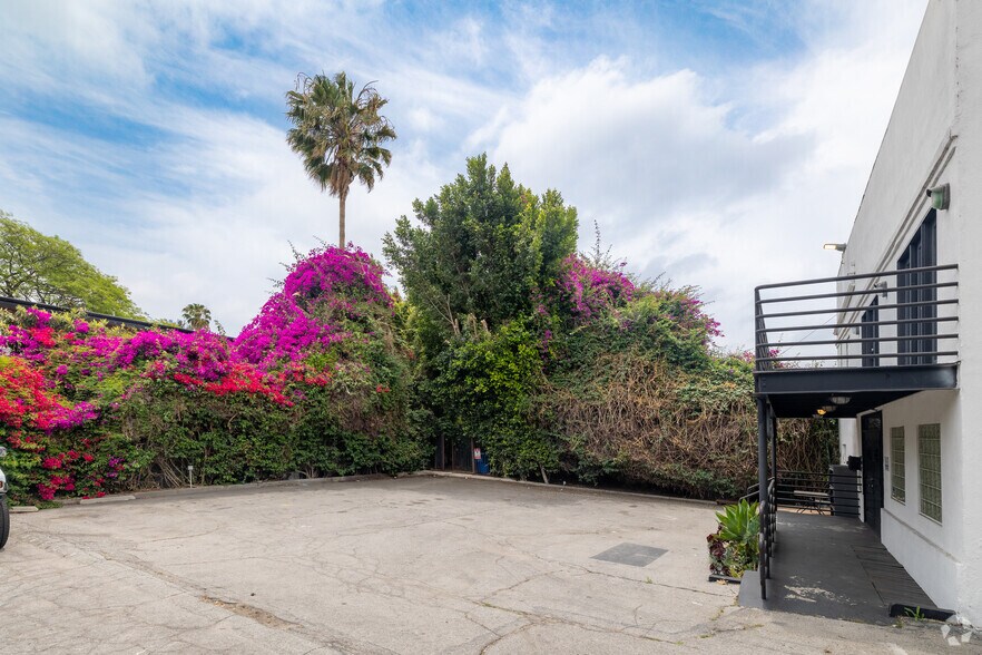 1952 N Cahuenga Blvd, Los Angeles, CA à louer - Photo du bâtiment - Image 3 de 19