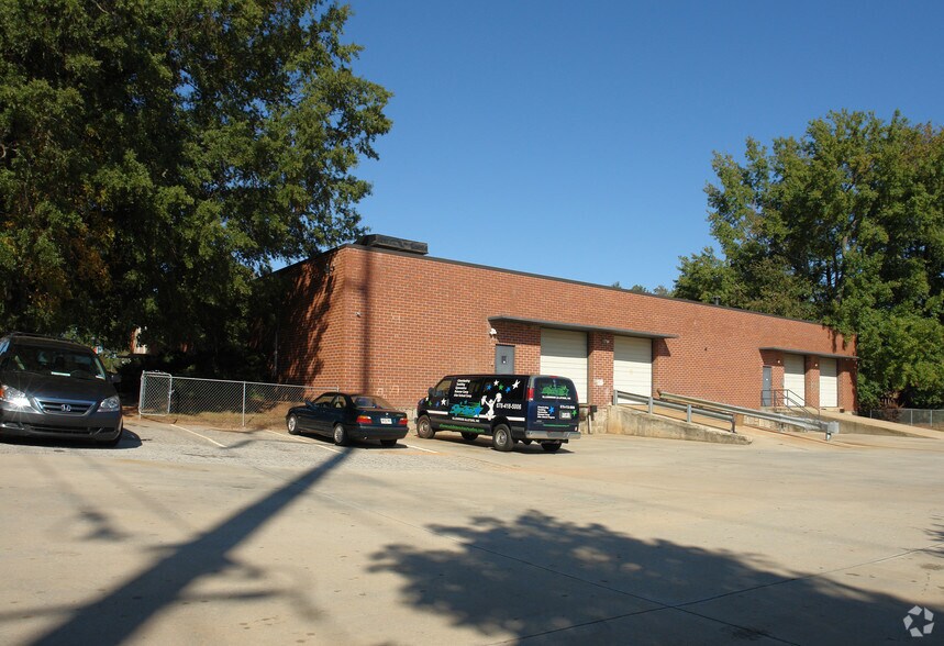 5036 Minola Dr, Lithonia, GA for lease - Primary Photo - Image 1 of 5