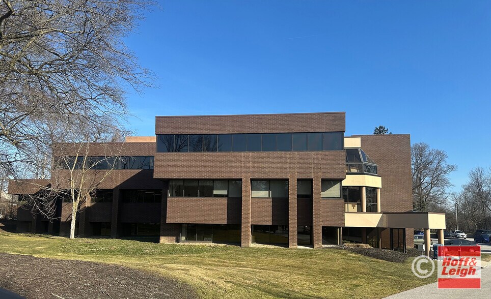 2603 W Market St, Akron, OH à louer - Photo du bâtiment - Image 1 de 22