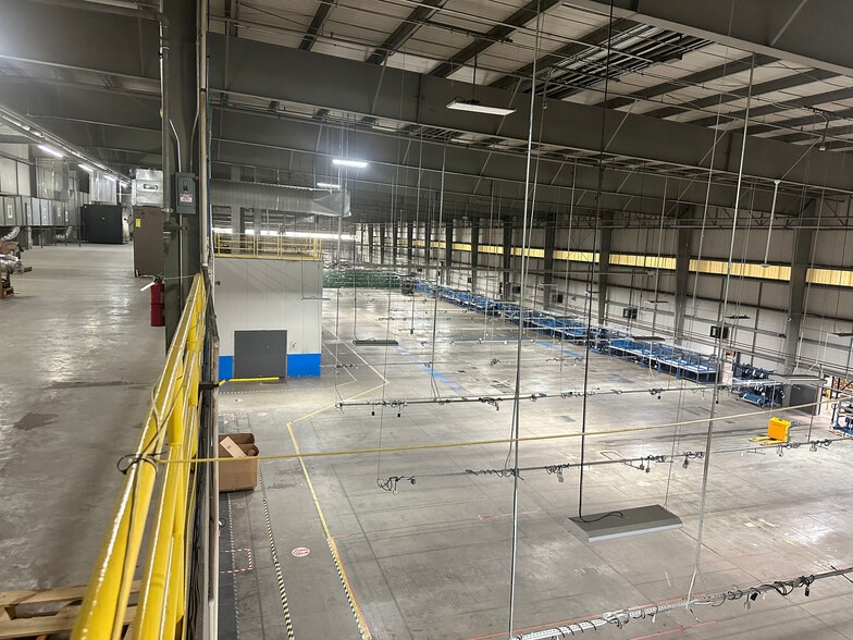 4949 Windfern Rd, Houston, TX for lease - Building Photo - Image 2 of 9