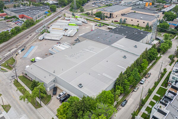 Plus de détails pour 414 E Hudson Ave, Royal Oak, MI - Spécialité à vendre