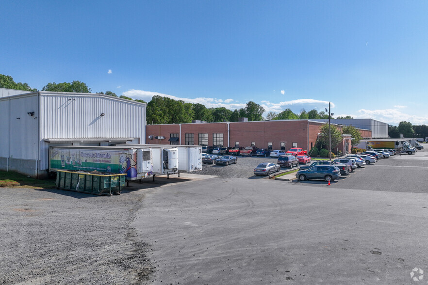 2900 Lowery St, Winston-Salem, NC for lease - Primary Photo - Image 1 of 11