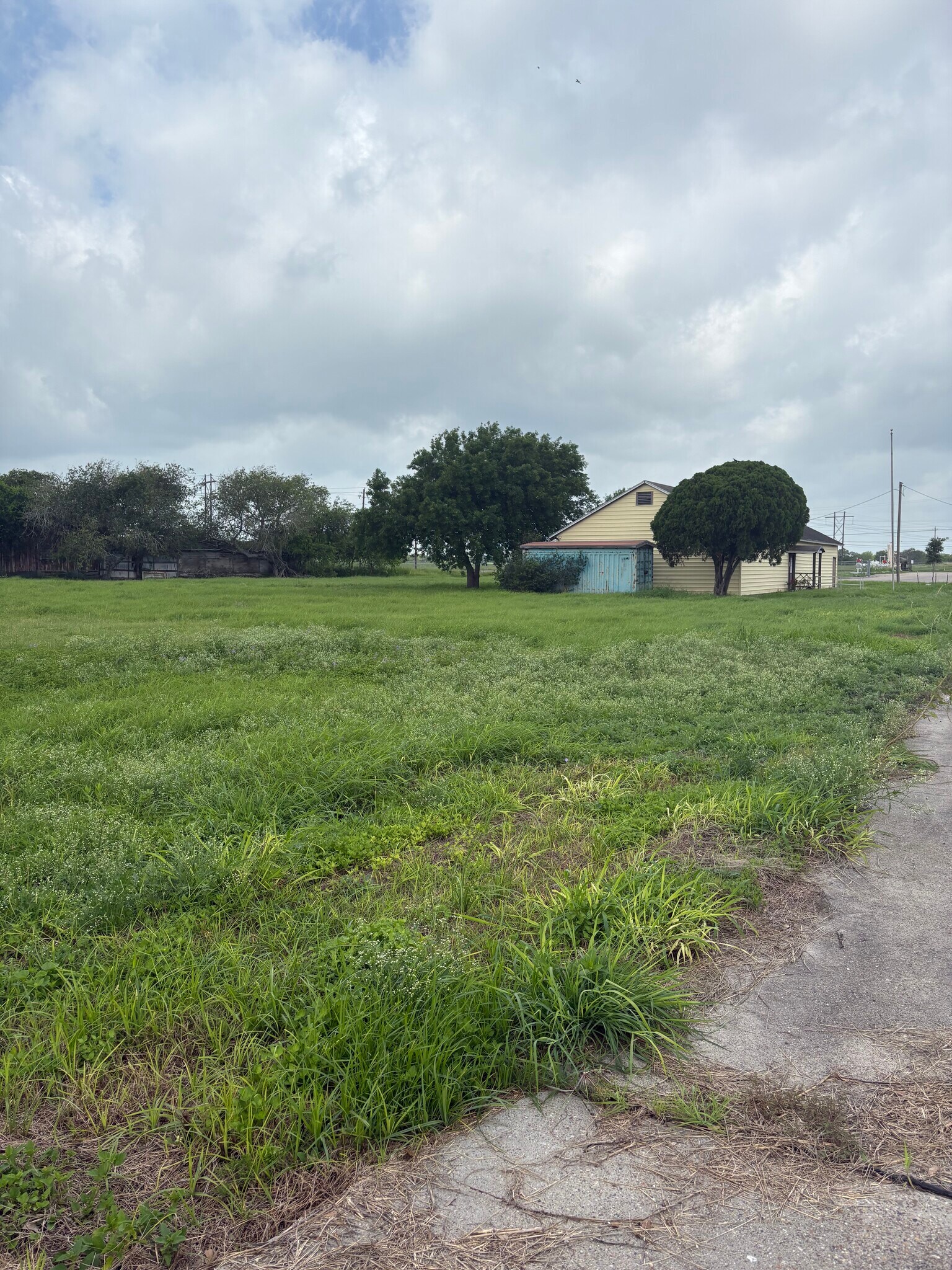 1814 Lodge Ln, Corpus Christi, TX for sale Primary Photo- Image 1 of 25