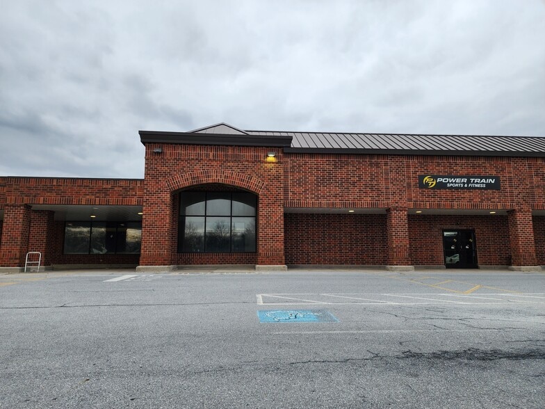 4400-4450 Oakhurst Blvd, Harrisburg, PA for lease - Building Photo - Image 2 of 8