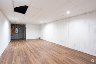 100 Spalding Square, Griffin, GA for lease Interior Photo- Image 2 of 6