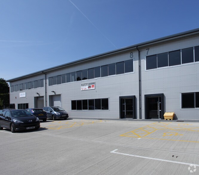 109 Chertsey Rd, Byfleet à louer - Photo du bâtiment - Image 3 de 5