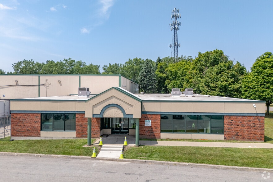 25 Dewberry Ln, Cheektowaga, NY for sale - Building Photo - Image 3 of 13