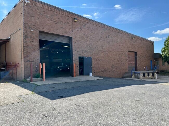 Plus de détails pour 9110 Edgeworth Dr, Capitol Heights, MD - Industriel à louer