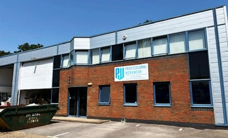Wade Rd, Basingstoke à louer - Photo du bâtiment - Image 3 de 3