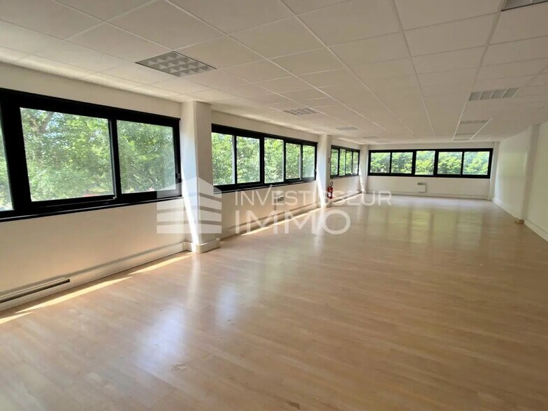 Office in Suresnes for sale - Interior Photo - Image 2 of 4