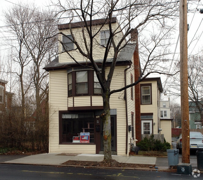 392 N Charlotte St, Pottstown, PA for lease - Primary Photo - Image 1 of 5