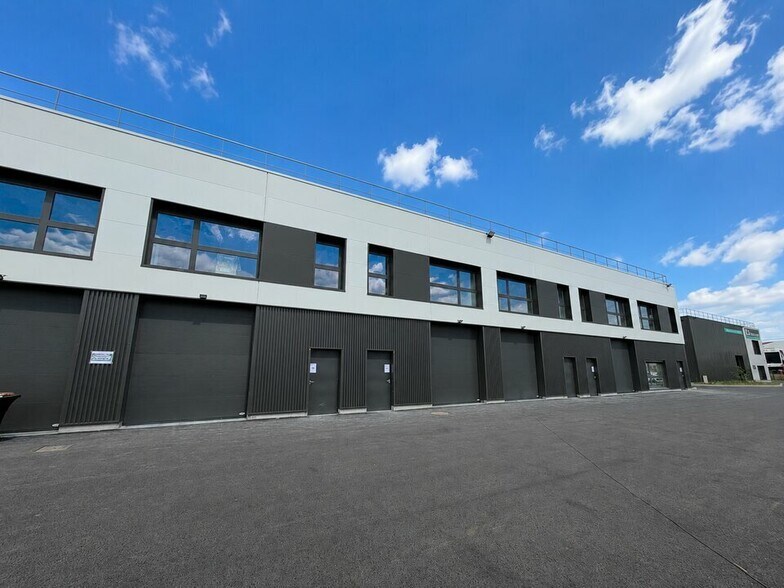 201 Avenue Franklin Roosevelt, Décines-Charpieu for lease - Building Photo - Image 3 of 4