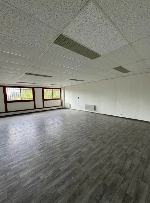 22 Ter Rue Des Malines, Lisses for lease Interior Photo- Image 1 of 5