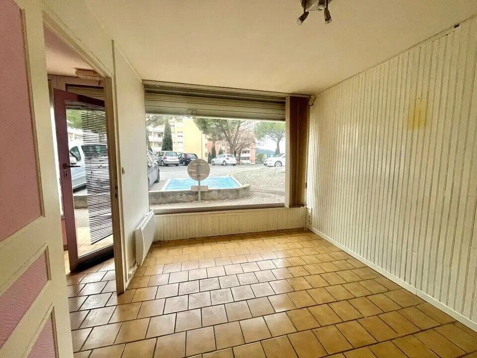Retail in Draguignan for lease Building Photo- Image 1 of 5