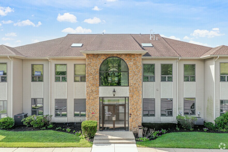 Building 3 Condos portefeuille de 5 propriétés à vendre sur LoopNet.ca - Photo du bâtiment - Image 2 de 5