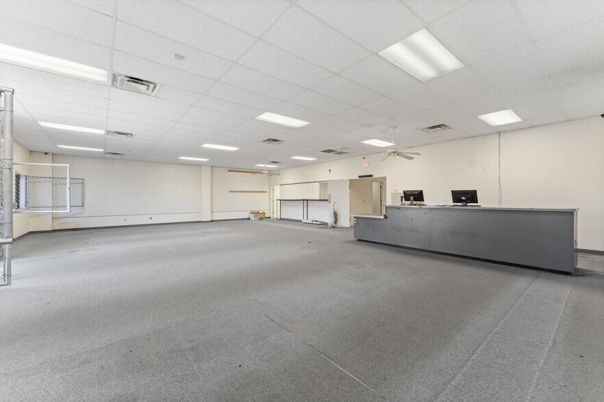 2103 S Thompson St, Springdale, AR à vendre - Photo du bâtiment - Image 2 de 49