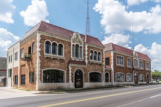 3216 Gillham Plz, Kansas City, MO for lease Building Photo- Image 1 of 10