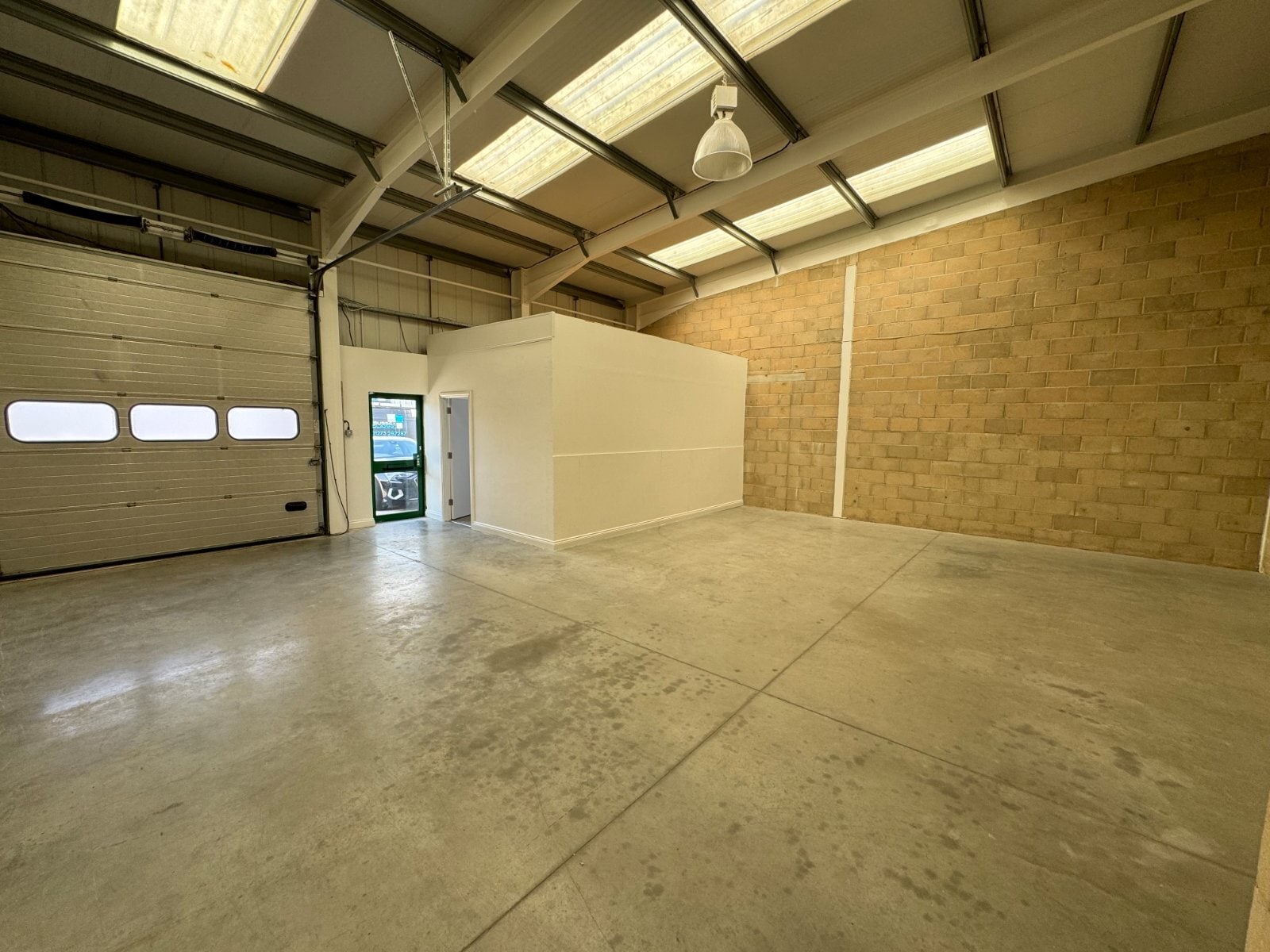 Evershed Way, Shoreham By Sea for lease Interior Photo- Image 1 of 3