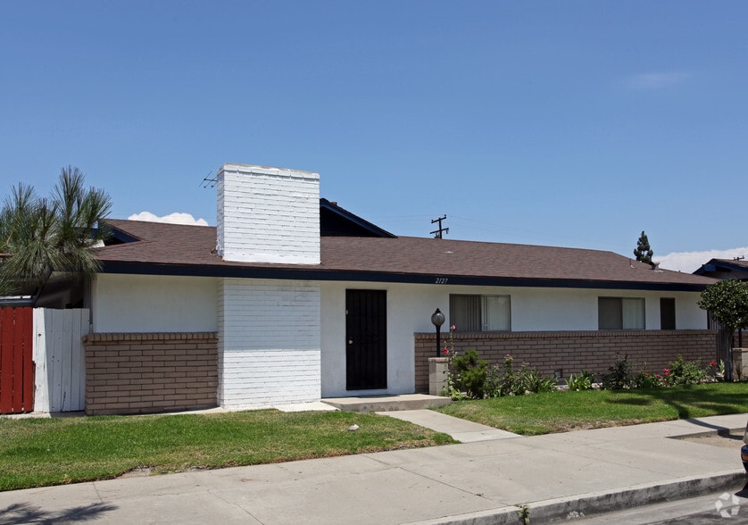 2127 E Almont Ave, Anaheim, CA for sale - Primary Photo - Image 2 of 9
