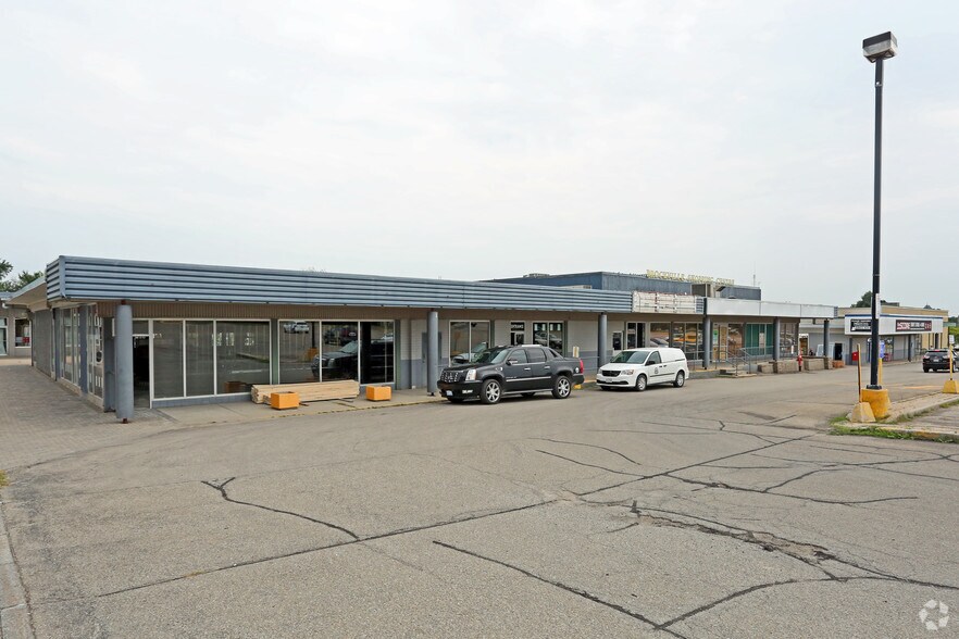 125 Stewart Blvd, Brockville, ON à louer - Photo du bâtiment - Image 3 de 6