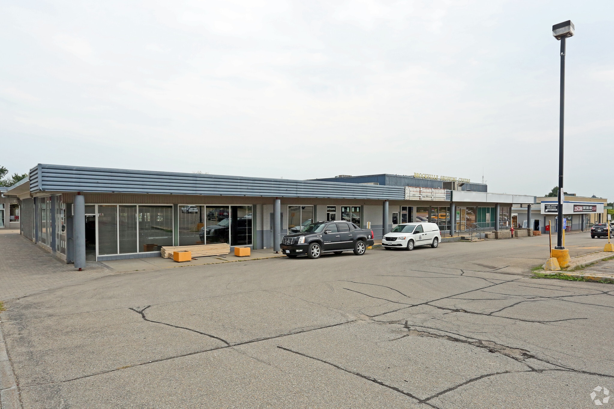 125 Stewart Blvd, Brockville, ON for lease Primary Photo- Image 1 of 6