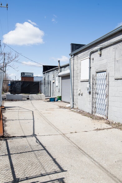 300 E 8 Mile Rd, Detroit, MI for sale - Building Photo - Image 2 of 13