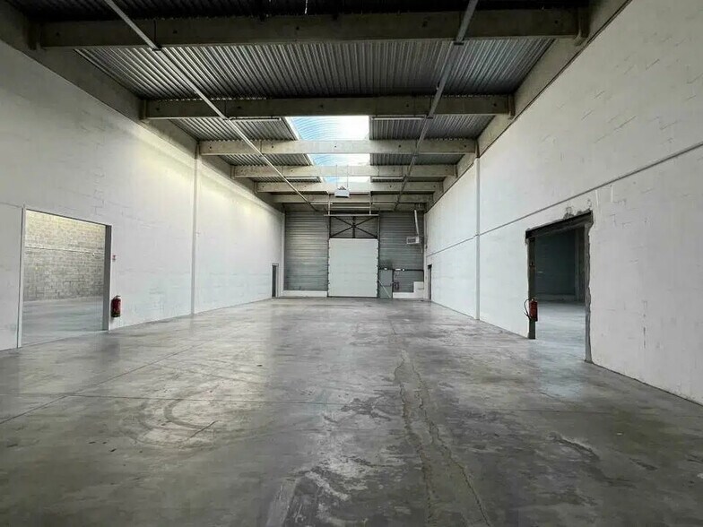 Industriel dans Coignières à louer - Photo du bâtiment - Image 2 de 4