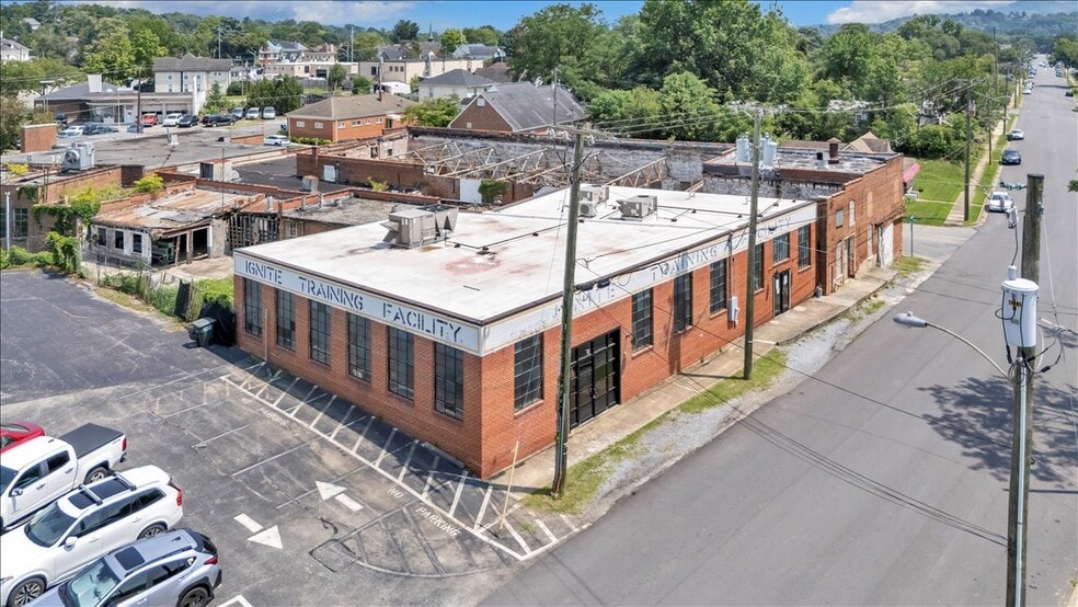 224 Colorado St, Salem, VA for sale - Building Photo - Image 2 of 39