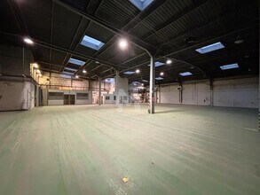 Flex in Palaiseau for lease Building Photo- Image 1 of 8