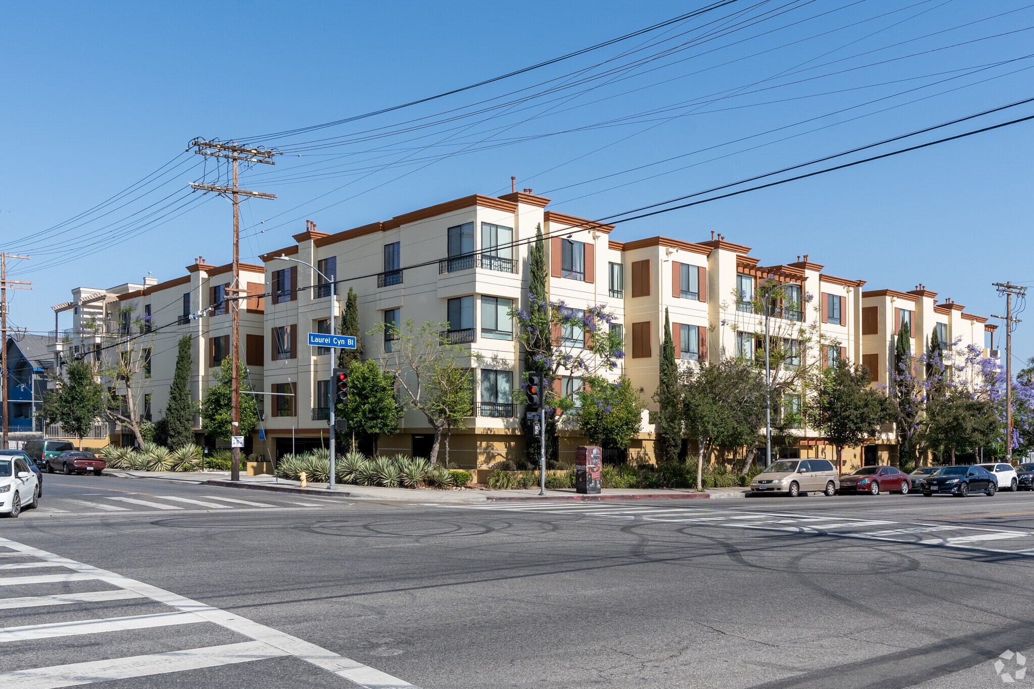 6938-6950 Laurel Canyon Blvd, Los Angeles, CA for lease Primary Photo- Image 1 of 7