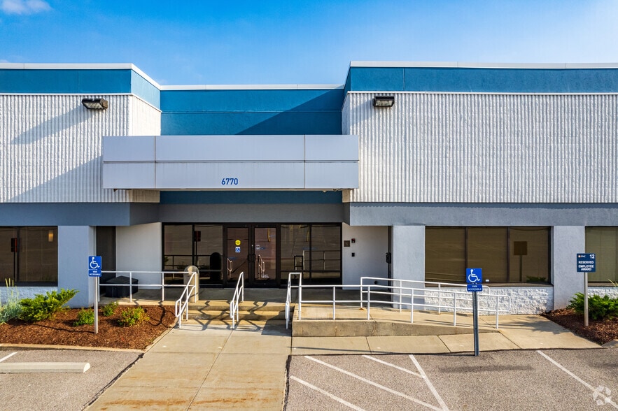 6770 Southpointe Pky, Brecksville, OH for lease - Building Photo - Image 3 of 14