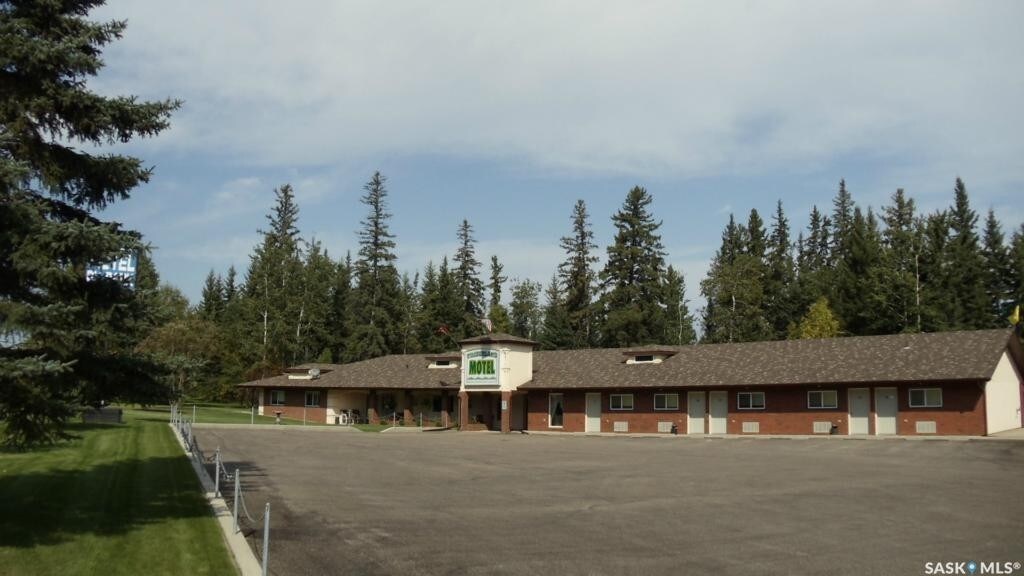 321 S 4th Ave, Big River, SK for sale Primary Photo- Image 1 of 1