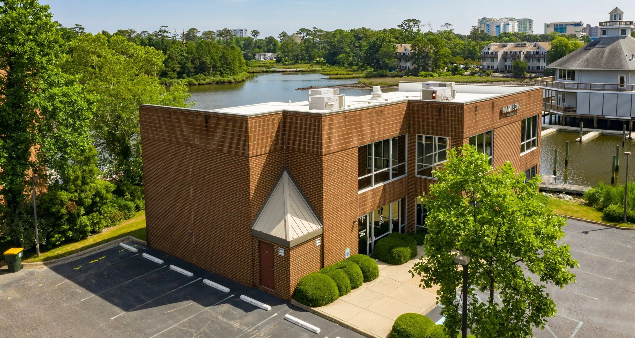 900 Laskin Rd, Virginia Beach, VA à vendre Photo du bâtiment- Image 1 de 1