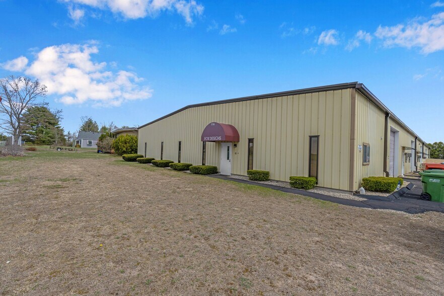 11 Herman Dr, Simsbury, CT à vendre - Photo du bâtiment - Image 2 de 12