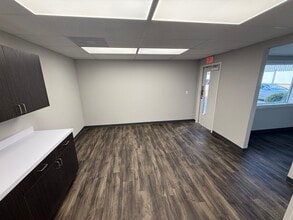 1663 Hickory Dr, Haltom City, TX for lease Interior Photo- Image 2 of 7