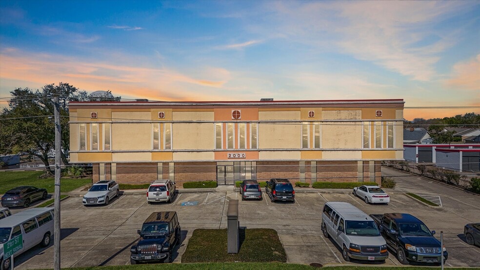 2000 25th Ave N, Texas City, TX for lease - Building Photo - Image 1 of 35