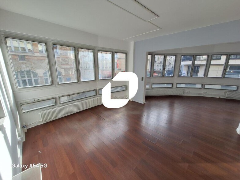 Office in Boulogne-Billancourt for lease - Interior Photo - Image 3 of 7