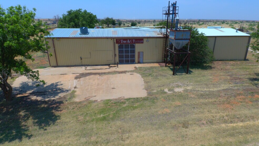 1016 County Rd E, Lamesa, TX à vendre - Photo du bâtiment - Image 3 de 58