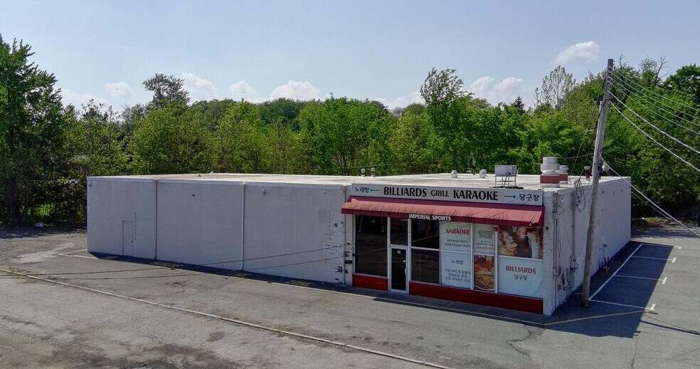64 Route 303, Tappan, NY à louer - Photo du bâtiment - Image 1 de 5