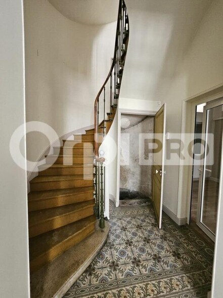 Flex in Reims for sale - Interior Photo - Image 2 of 12