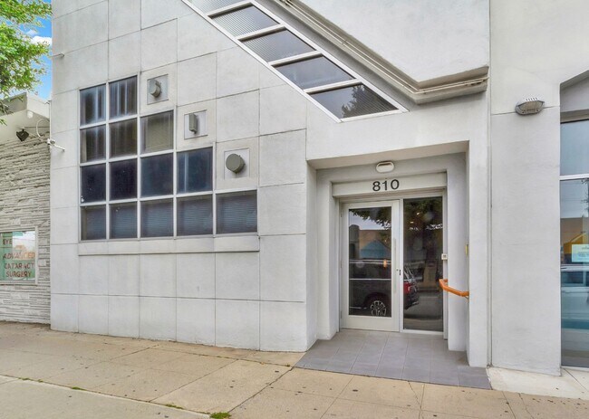Plus de détails pour 810 S Robertson Blvd, Los Angeles, CA - Commerce de détail à vendre