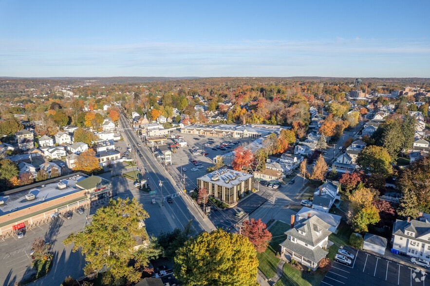 1515 Smith St, North Providence, RI à vendre - Aérien - Image 3 de 3