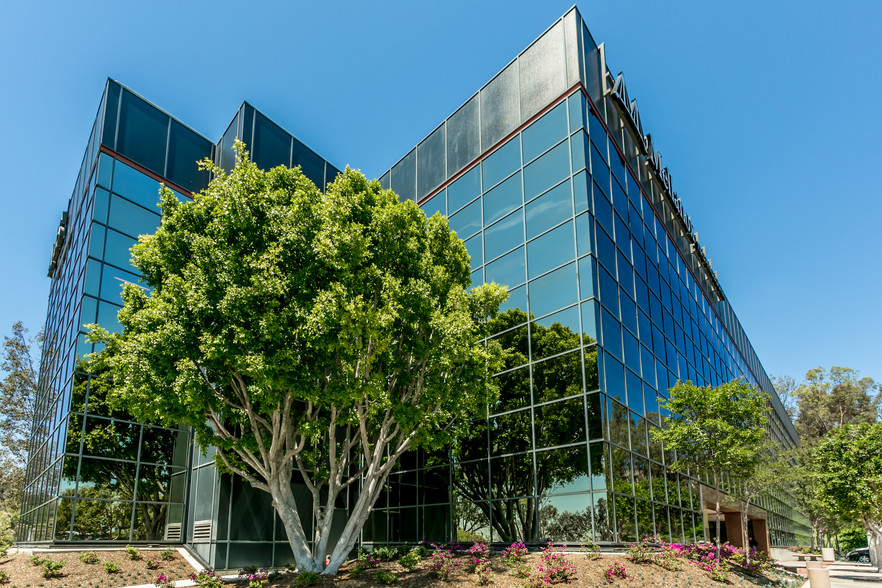 1255 Corporate Center Dr, Monterey Park, CA for lease - Building Photo - Image 3 of 6