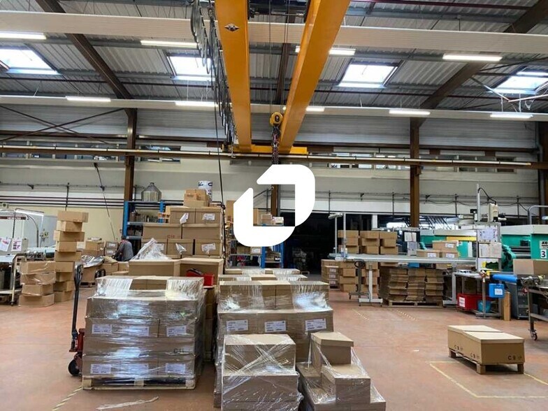 Flex in Cergy for lease - Building Photo - Image 1 of 10