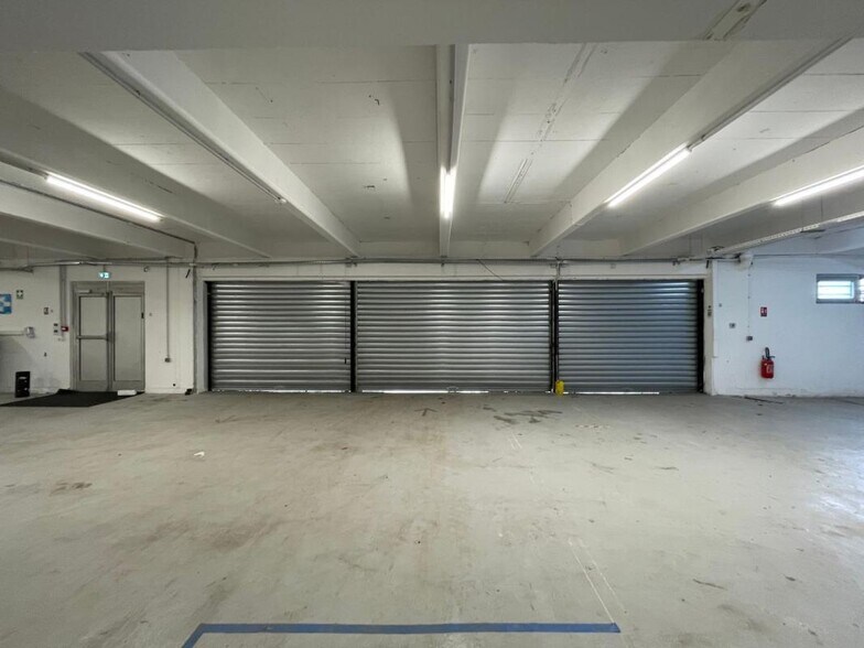 Industrial in Créteil for lease - Interior Photo - Image 2 of 3