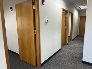 8656 W Gage Blvd, Kennewick, WA for lease Interior Photo- Image 2 of 5